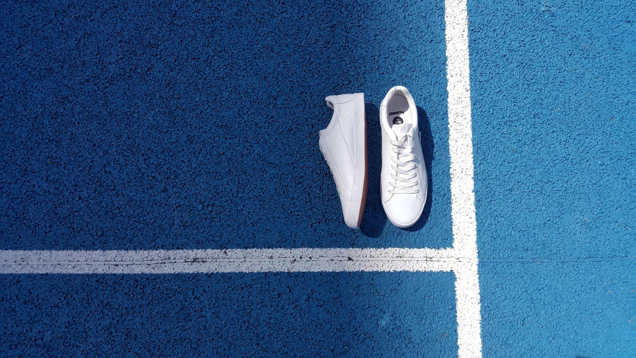 hummel-cross-court-leather-white-sneakers