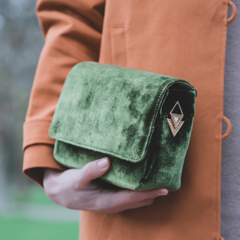 eugene-velours-vert-sac-louvreuse-velvet
