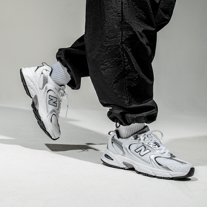 sneakers-blanches-new-balance-530