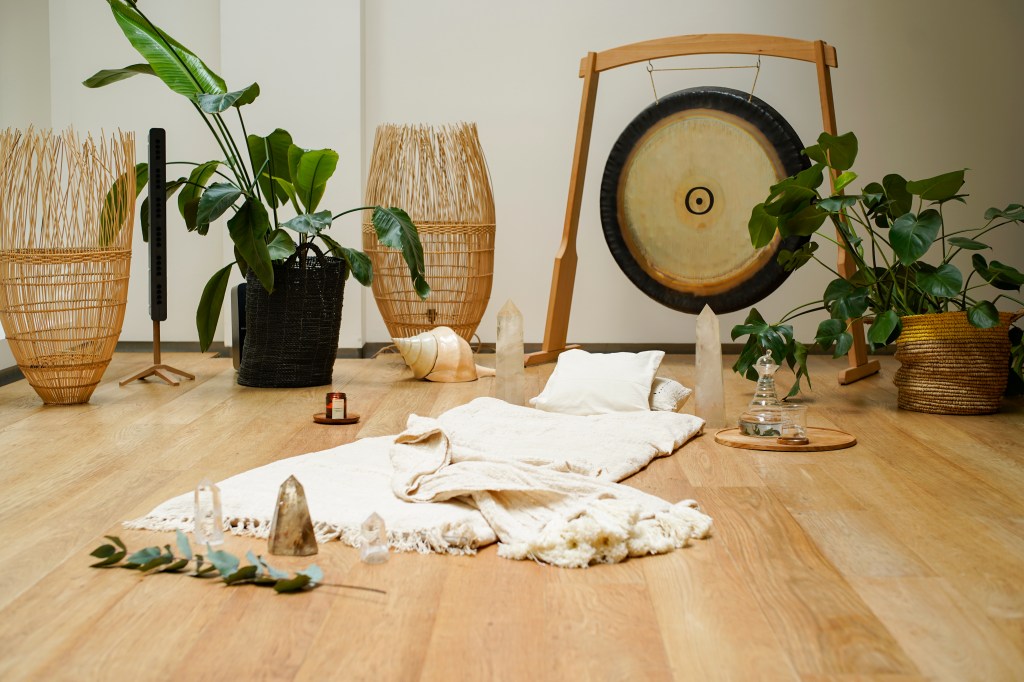 ON A TESTÉ LE SOIN DE LITHOTHERAPIE SUR LIT DE CRITAUX DU CENTRE ÉLÉMENT À&nbsp;PARIS