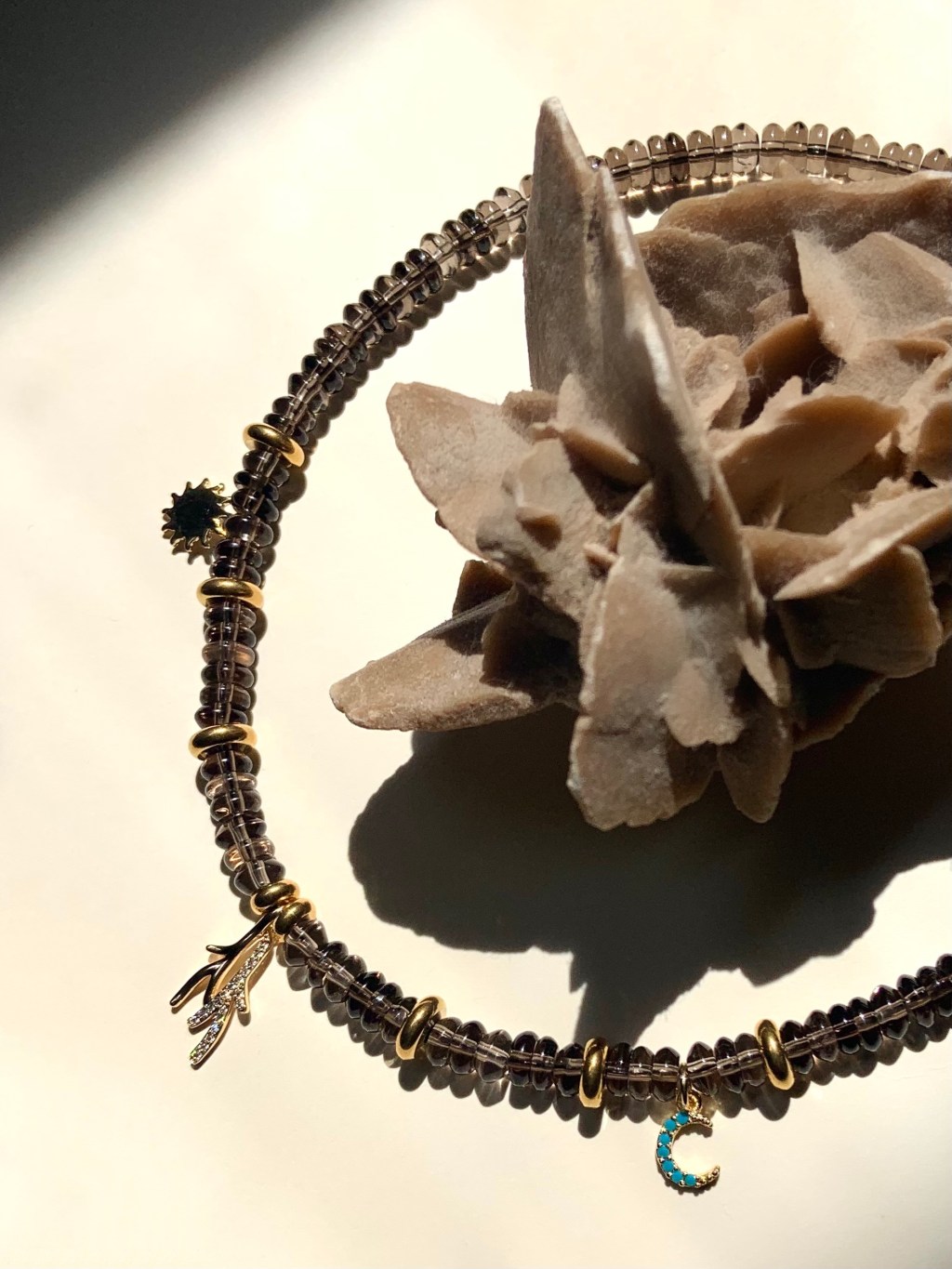 GEMS AND THE HOLI VIBES : DES BIJOUX PERSONNALISÉS SELON VOTRE SIGNE&nbsp;ASTROLOGIQUE